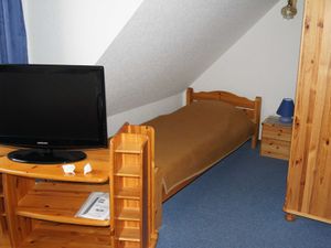 22372787-Mehrbettzimmer-3-Büsum-300x225-5