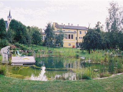 Schwimmbiotop im großen Naturgarten