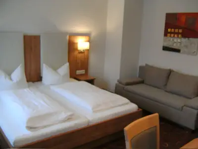 Doppelbett mit Schlafcouch