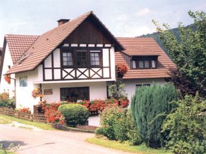 18963547-Mehrbettzimmer-4-Ettenheim-300x225-0