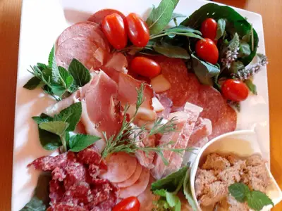 Regionales Frühstück vom Buffet