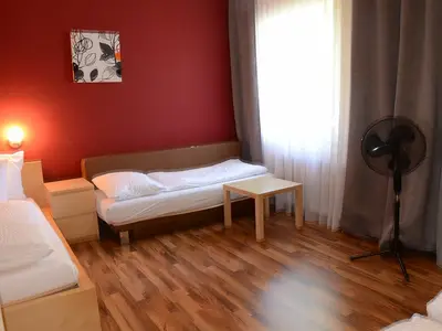 Mehrbettzimmer für 4 Personen (20 m²) in Gramatneusiedl 2/4