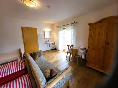Zimmer Nr. 1 mit Waschgelegenheit mit Balkon
