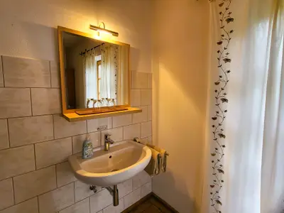 Waschbecken im Zimmer Nr. 1