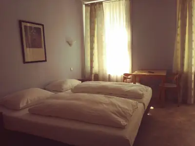 Mehrbettzimmer für 5 Personen in Hamburg 4/6