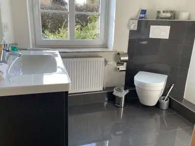 Badezimmerbeispiel Familienzimmer 4-Personen