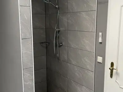 Badezimmerbeispiel Familienzimmer 3-Personen