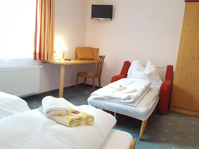 Mehrbettzimmer für 3 Personen in Inning 4/6