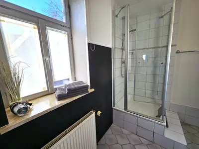 Familienzimmer Badezimmer Dusche