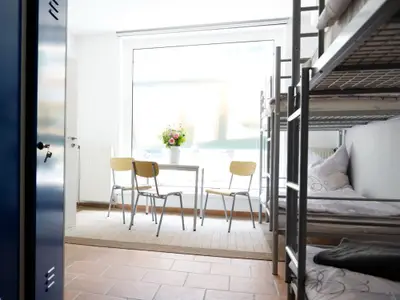 schlafzimmer1mitblickzumfenster