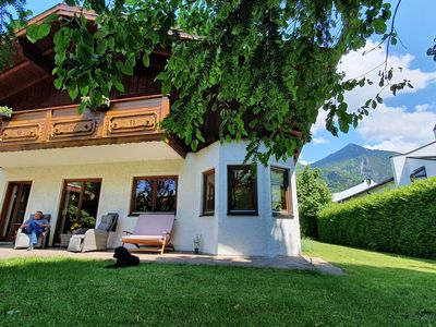 Hausansicht mit Terrasse