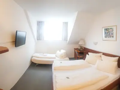 Mehrbettzimmer für 3 Personen in Meckenbeuren 2/4