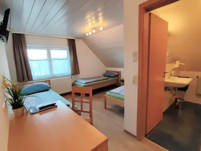 Mehrbettzimmer für 3 Personen (20 m²) in Meckenbeuren 9/10