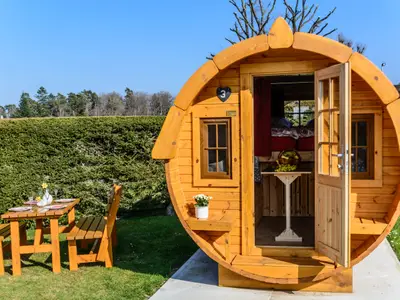 Camping-Erbenwald Vorderansicht Schlaffass