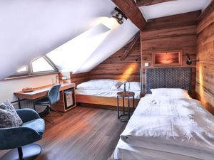 23366580-Mehrbettzimmer-2-Neukirchen beim Heiligen Blut-300x225-4