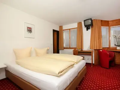 Mehrbettzimmer für 5 Personen in Obersaxen Meierhof 8/9