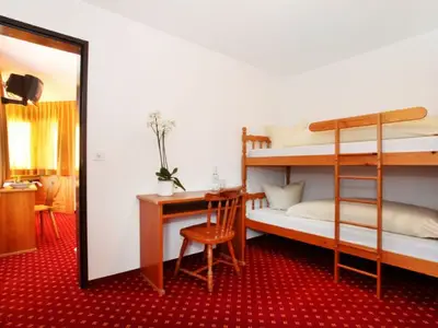 Mehrbettzimmer für 5 Personen in Obersaxen Meierhof 7/9