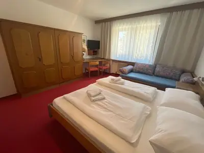 Mehrbettzimmer für 4 Personen (20 m²) in Obsteig 9/10