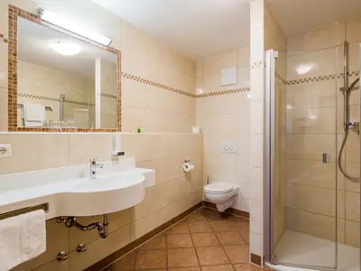 Badezimmer 3-Bett-Zimmer