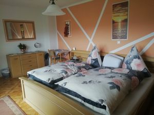 23429774-Mehrbettzimmer-3-Peiting-300x225-2