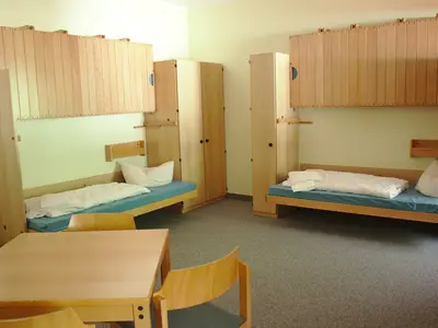 Mehrbettzimmer barrierefreie untere Betten (Beispiel 3)