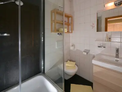 Familienzimmer mit Einzelbett im separaten Zimmer und Balkon