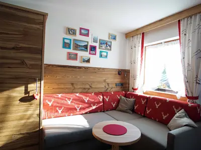 Dreibettzimmer Platzhirsch Sitzecke