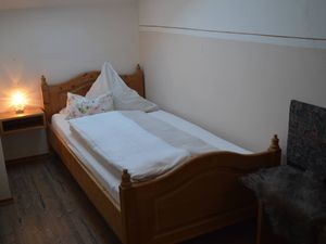 18410215-Mehrbettzimmer-4-Rosenheim (Bayern)-300x225-2