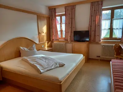 Dreibettzimmer mit Dusche/WC Beispiel