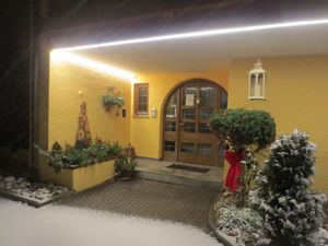 23307848-Mehrbettzimmer-4-Ruhpolding-300x225-0