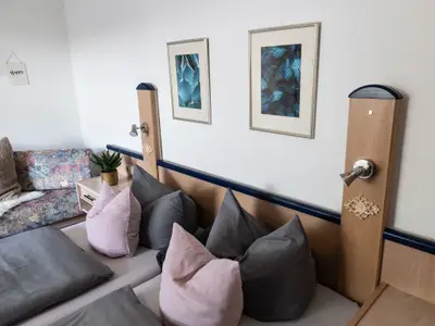 Bett (180/200) mit Schafsofa  (90/200)