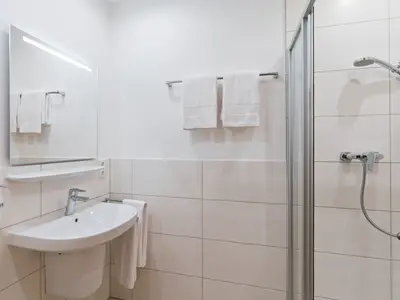 Doppelzimmer Dusche/WC und Schlafcouch