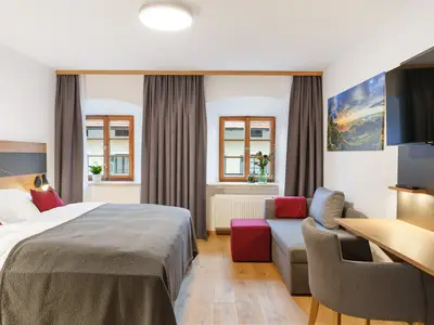 Doppelzimmer Dusche/WC und Schlafcouch