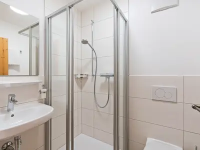 Badezimmer Dusche/WC und Fön