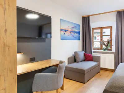 Doppelzimmer mit Dusche/WC, Schlafcouch und Balkon mit Berglick