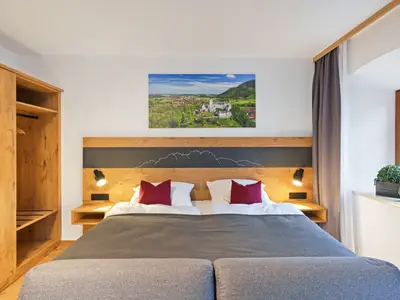 Familienzimmer Dusche/WC und Schlafcouch