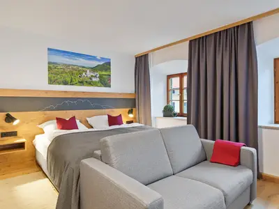 Familienzimmer Dusche/WC und Schlafcouch