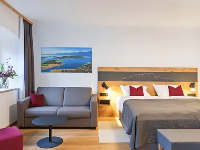 Familienzimmer Dusche/WC mit Schlafcouch und Balkon