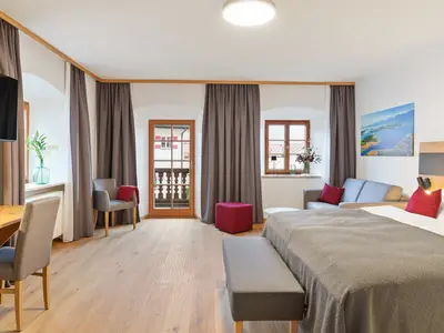 Familienzimmer Dusche/WC mit Schlafcouch und Balkon