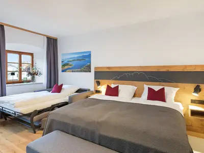 Familienzimmer Dusche/WC mit Schlafsofa und Balkon