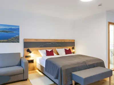 Familienzimmer Dusche/WC mit Schlafcouch und Balkon