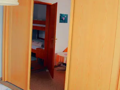 Kleiderschrank im Schlafzimmer