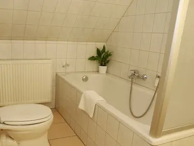 Familienzimmer im Landhotel: Bad