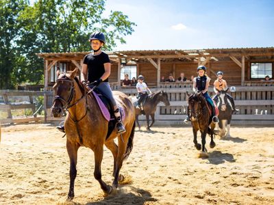 Reitunterricht auf dem Reitplatz