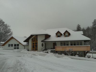 DZT Schwarzwaldhotel Winter außen / von der Seite