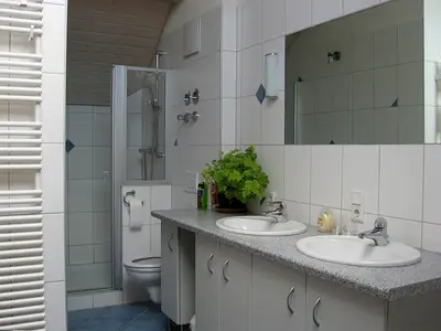 Rundgang Gästehaus /Hier das große Gästebad