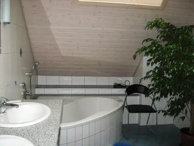 Rundgang Gästehaus /Hier das große Gästebad