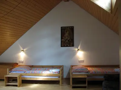 Rundgang im B&B Gästehaus /Das Familienzimmer (2-4 Betten) unter dem Dach