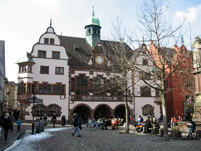 Ausflug nach Freiburg im Winter: Rathausplatz