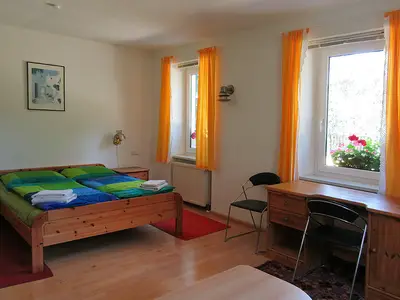 Rundgang Ferienwohnung /Das große Zimmer zum Schlafen....